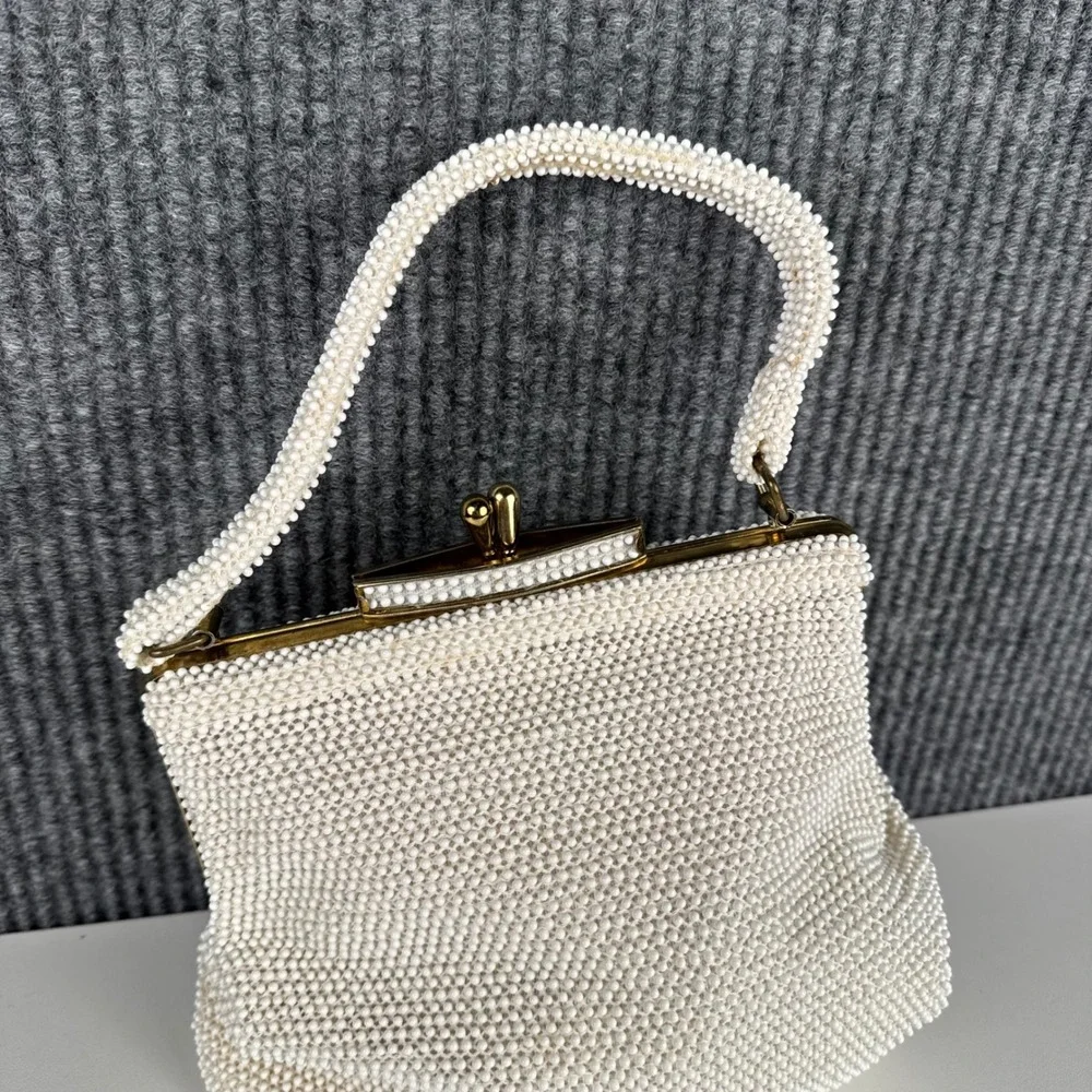 Lumured Vintage Beaded Handbag‎ Ivory White Made in Italy Kiss Lock Evening Bag